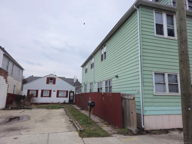 2680 Carpenter Street, Hamtramck, MI 48212
