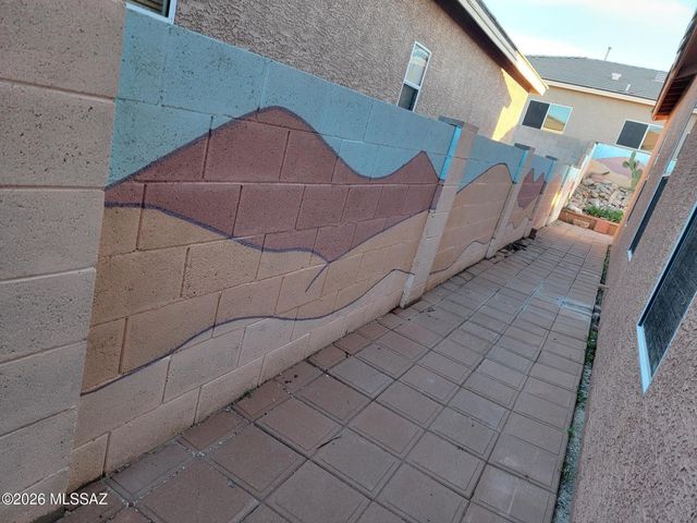 10252 E Wasp Spring Drive, Tucson, AZ 85748