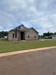 104 Hunt's Landing Drive, Kathleen, GA 31047