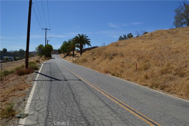 2 Strickland Avenue, Lake Elsinore, CA 92530