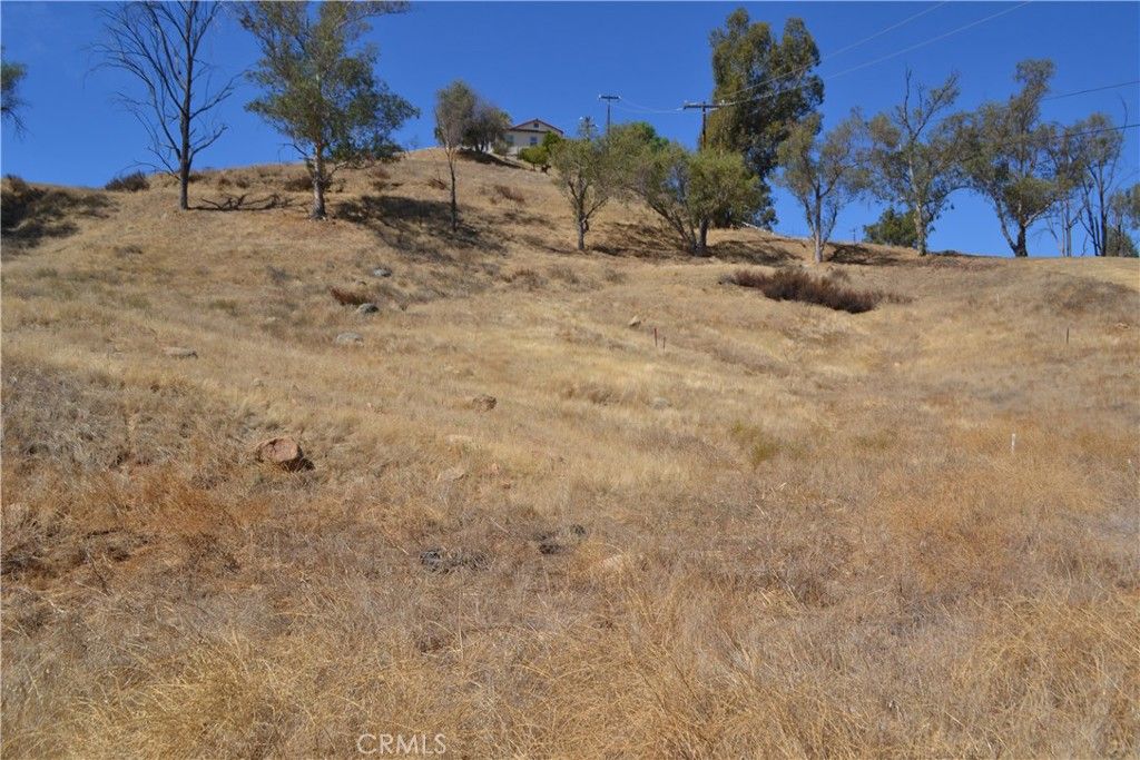 2 Strickland Avenue, Lake Elsinore, CA 92530