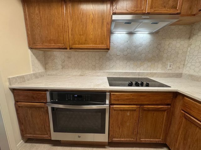 2700 Bellefontaine Street B8, Houston, TX 77025