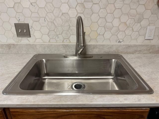 2700 Bellefontaine Street B8, Houston, TX 77025