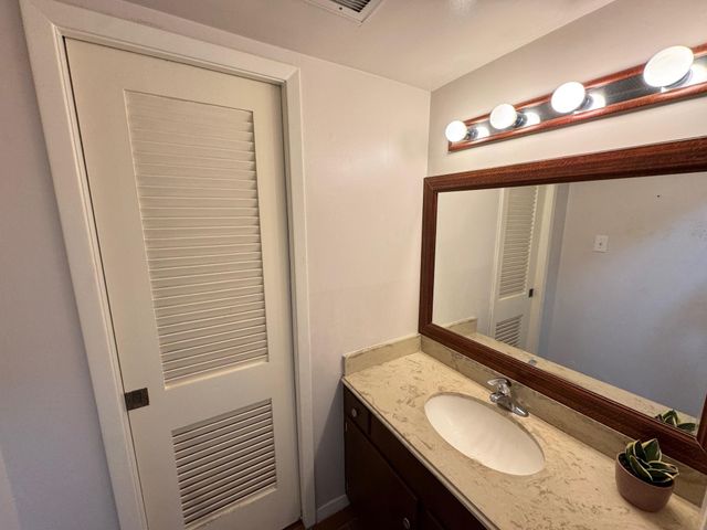 2700 Bellefontaine Street B8, Houston, TX 77025