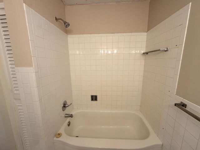 2700 Bellefontaine Street B8, Houston, TX 77025