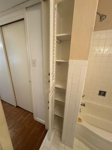 2700 Bellefontaine Street B8, Houston, TX 77025