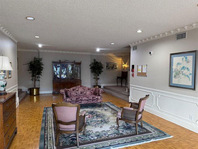 2700 Bellefontaine Street B8, Houston, TX 77025