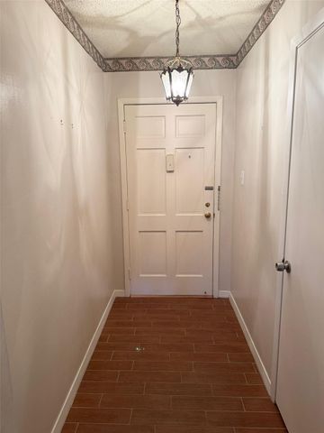 2700 Bellefontaine Street B8, Houston, TX 77025