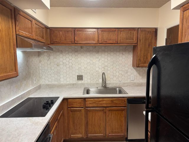 2700 Bellefontaine Street B8, Houston, TX 77025