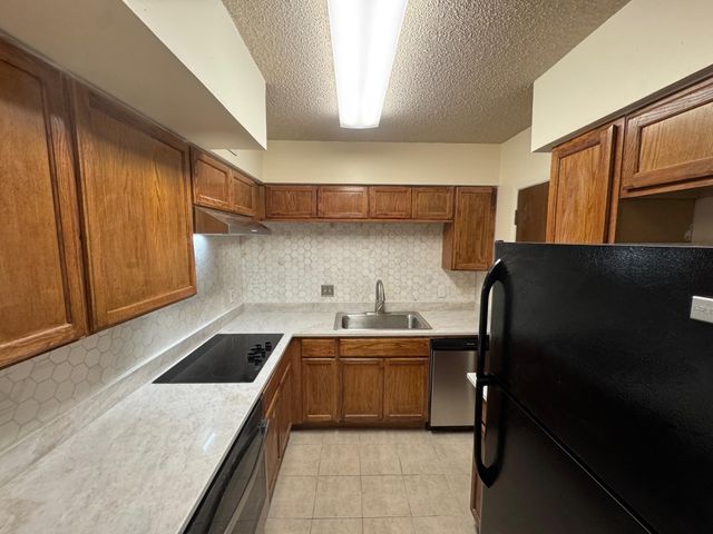 2700 Bellefontaine Street B8, Houston, TX 77025