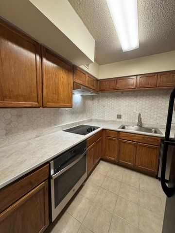 2700 Bellefontaine Street B8, Houston, TX 77025