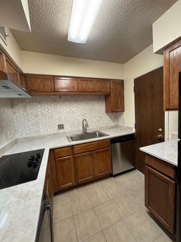 2700 Bellefontaine Street B8, Houston, TX 77025