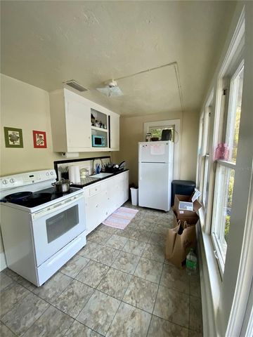 1102 NW 3RD AVENUE, Gainesville, FL 32601