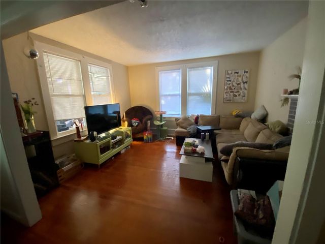 1102 NW 3RD AVENUE, Gainesville, FL 32601