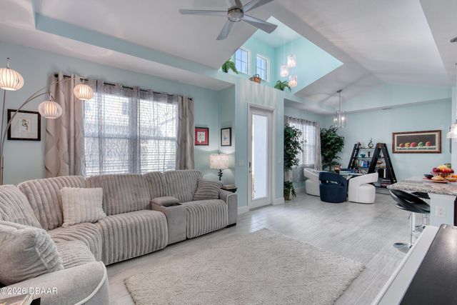 373 Hang Loose Way, Daytona Beach, FL 32124