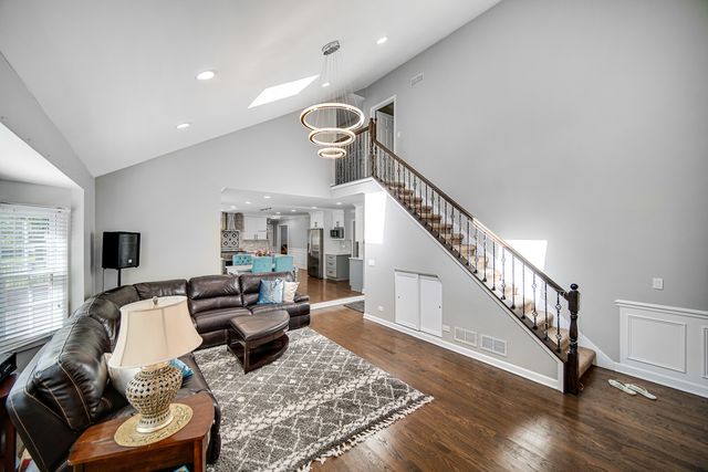 5307 Catclaw Court, Naperville, IL 60564