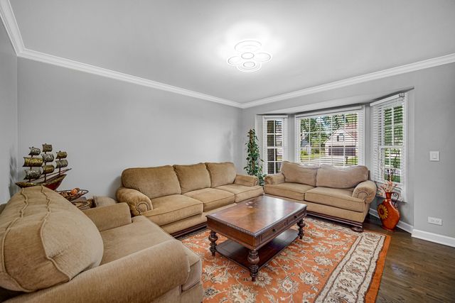 5307 Catclaw Court, Naperville, IL 60564