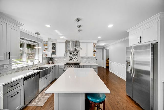 5307 Catclaw Court, Naperville, IL 60564
