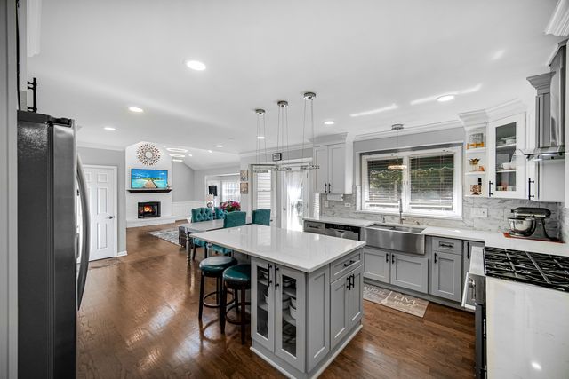 5307 Catclaw Court, Naperville, IL 60564