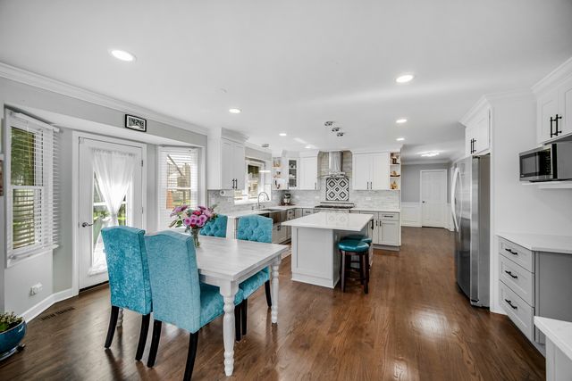 5307 Catclaw Court, Naperville, IL 60564