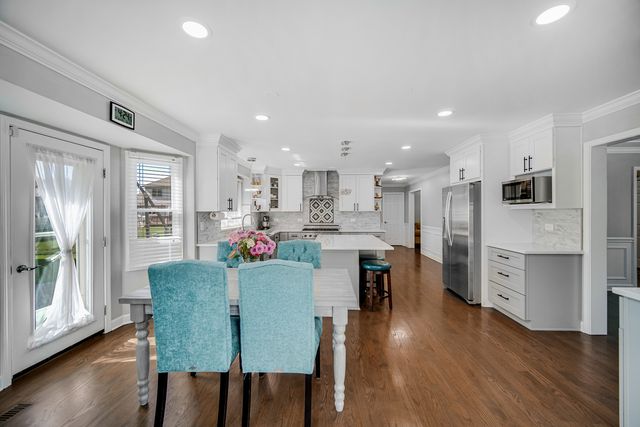 5307 Catclaw Court, Naperville, IL 60564