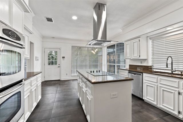 545 Oak Hill Drive, Southlake, TX 76092