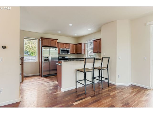 7912 Ne KLICKITAT St, Portland, OR 97213