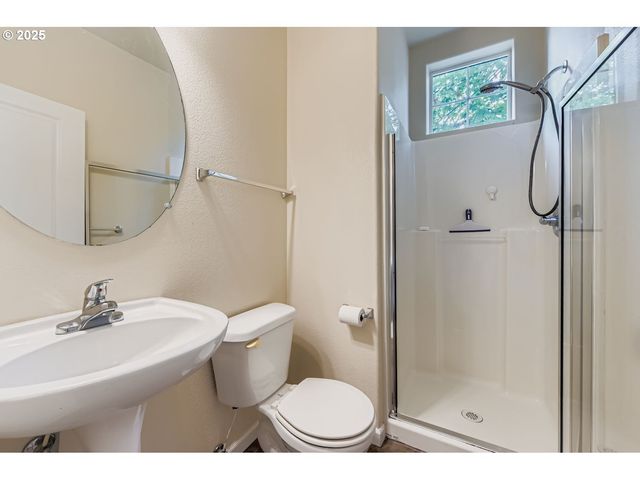 7912 Ne KLICKITAT St, Portland, OR 97213