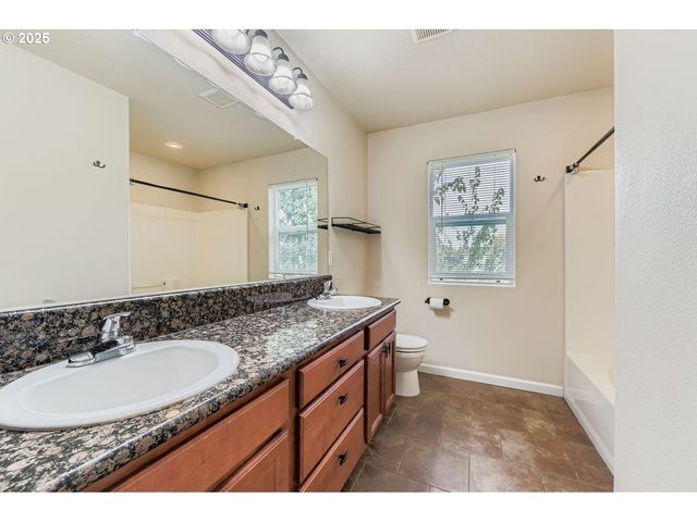 7912 Ne KLICKITAT St, Portland, OR 97213