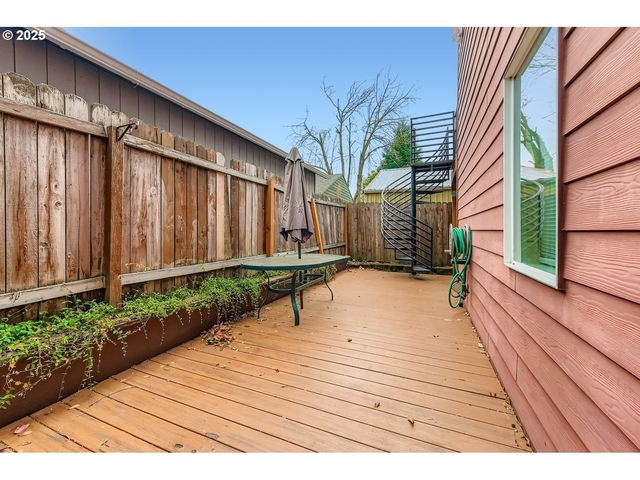 7912 Ne KLICKITAT St, Portland, OR 97213