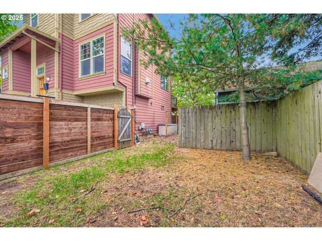 7912 Ne KLICKITAT St, Portland, OR 97213