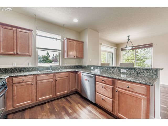 7912 Ne KLICKITAT St, Portland, OR 97213