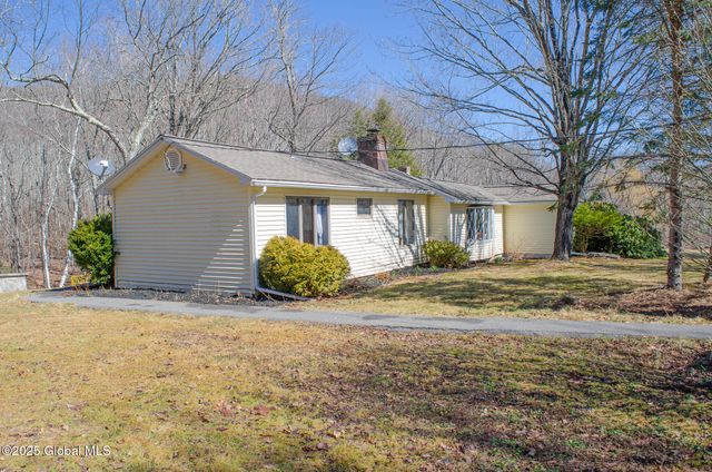 689 Old Road, Windham, NY 12496