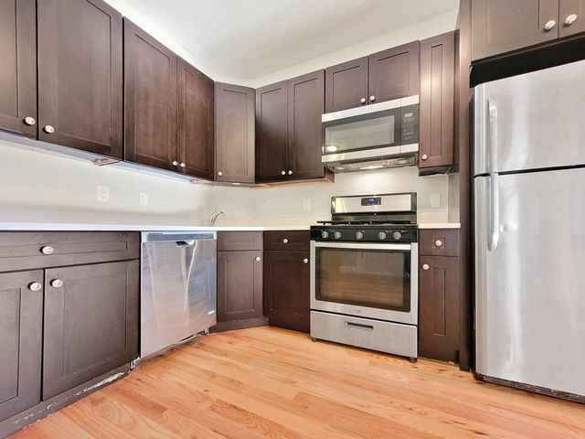 26 Arcadia 2R, Boston, MA 02122