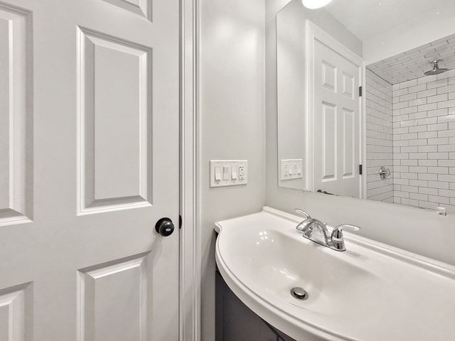 26 Arcadia 2R, Boston, MA 02122