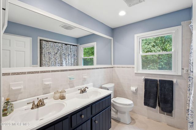 86 Knollwood Drive, Tinton Falls, NJ 07724