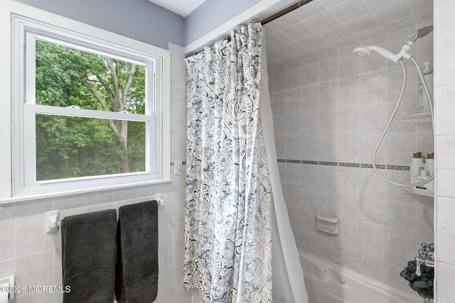 86 Knollwood Drive, Tinton Falls, NJ 07724
