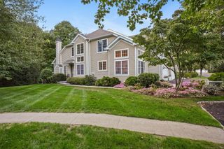 51 Regency Circle 51, Trumbull, CT 06611