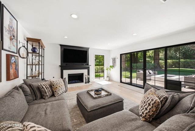 29455 Fountainwood Street, Agoura Hills, CA 91301