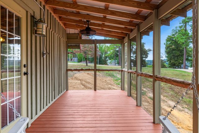 4428 Deer Creek Rd, Linden, TN 37096