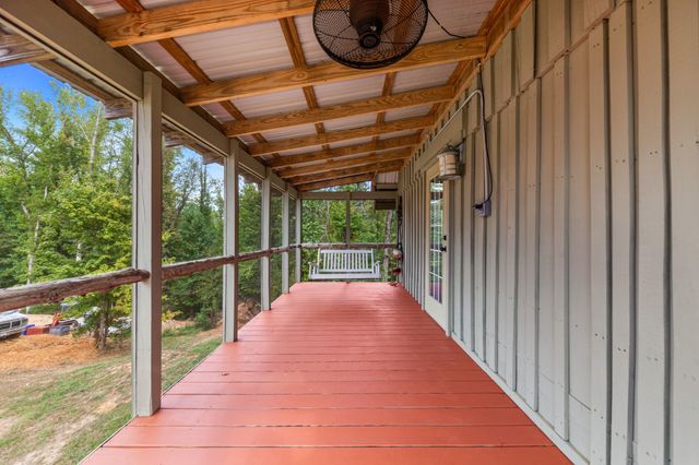 4428 Deer Creek Rd, Linden, TN 37096