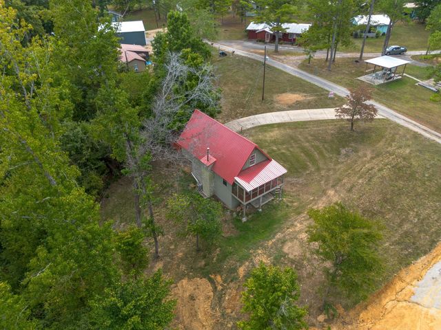 4428 Deer Creek Rd, Linden, TN 37096