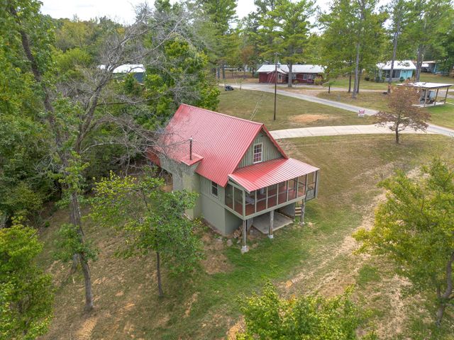 4428 Deer Creek Rd, Linden, TN 37096
