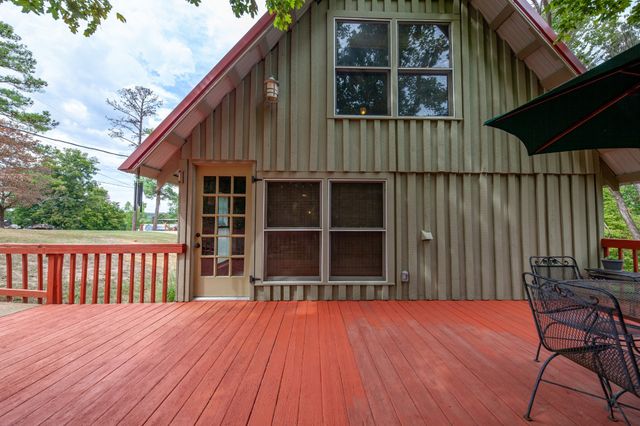 4428 Deer Creek Rd, Linden, TN 37096