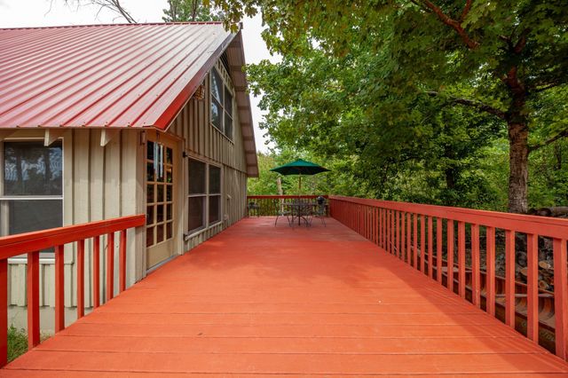 4428 Deer Creek Rd, Linden, TN 37096