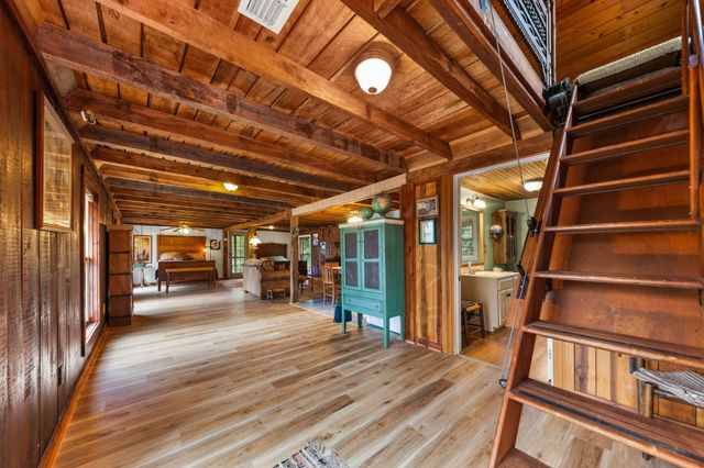 4428 Deer Creek Rd, Linden, TN 37096