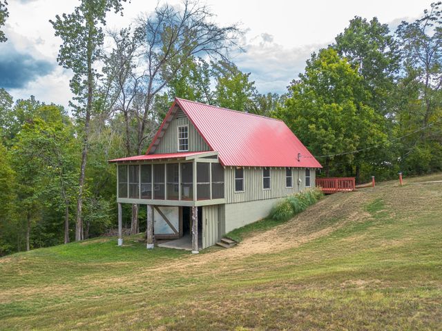 4428 Deer Creek Rd, Linden, TN 37096