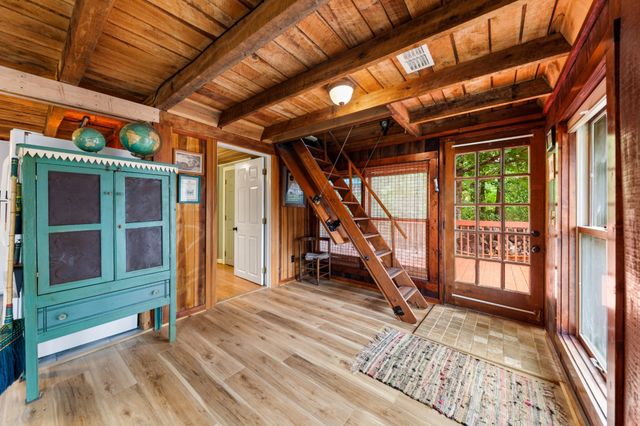 4428 Deer Creek Rd, Linden, TN 37096