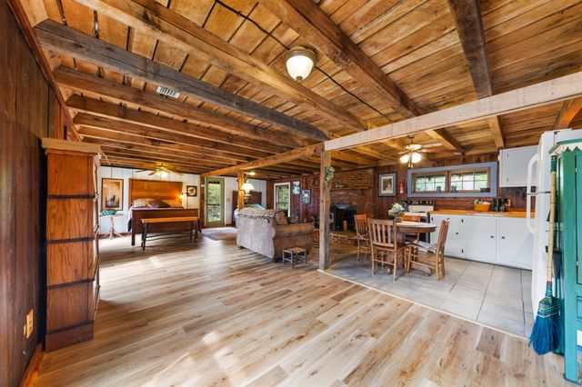 4428 Deer Creek Rd, Linden, TN 37096