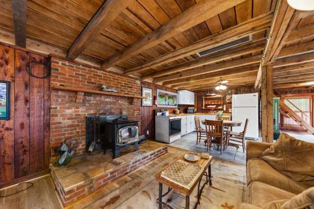 4428 Deer Creek Rd, Linden, TN 37096